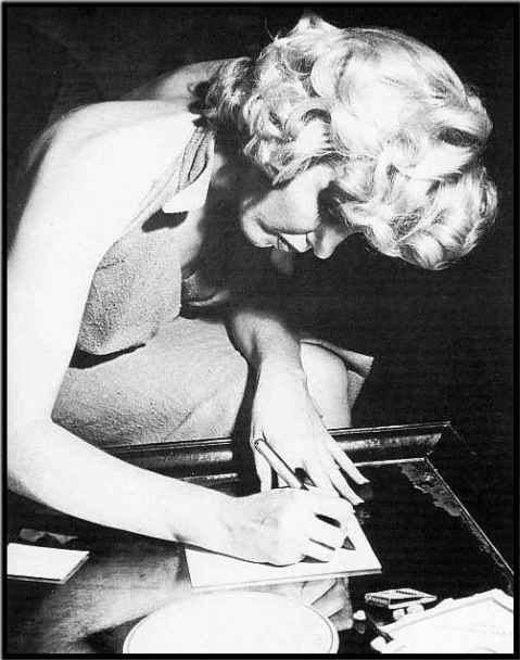 Marilyn-Monroe-Writing