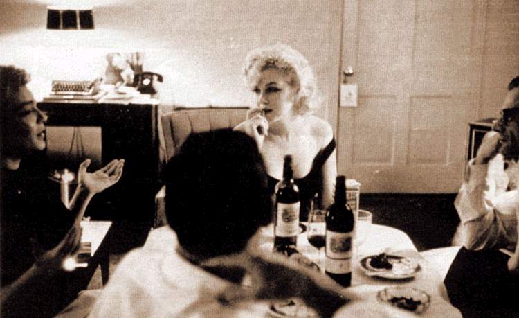 Marilyn-Monroe-Beverly-Hills-Hotel