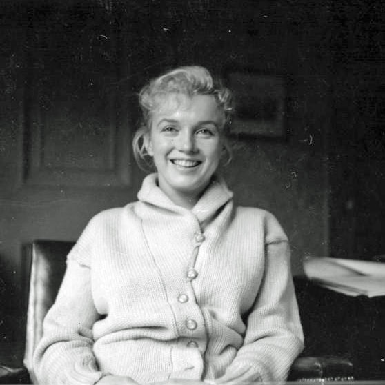 Marilyn-Monroe-Personal-Sweater-3