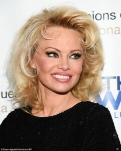 Pam-Anderson-Marilyn-Monroe-3