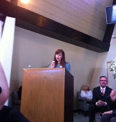 Amy Condit reads a letter from Lawrence Schiller about #MarilynMonroe