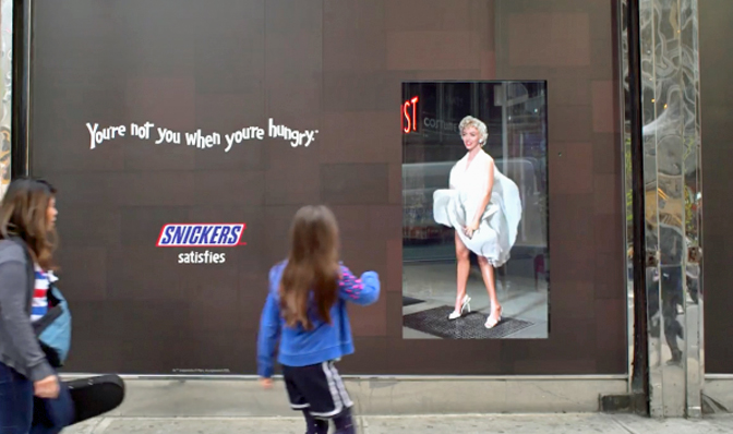 snickers-marilyn-billboard-NYC